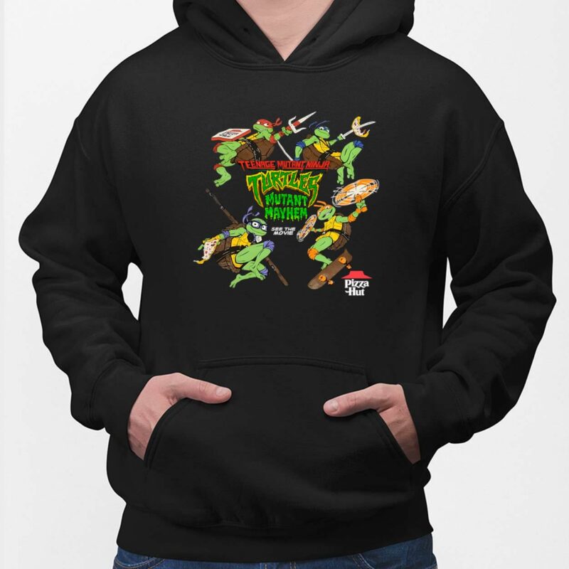 https://www.lelemoon.com/wp-content/uploads/2023/09/Dan-Hernandez-Pizza-Hut-Teenage-Mutant-Ninja-Turtles-Mutant-Mayhem-Shirt_2_Black-800x800.jpg